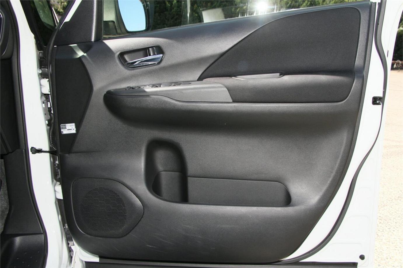 2016 Nissan Serena Highway Star (s-hybrid)-13