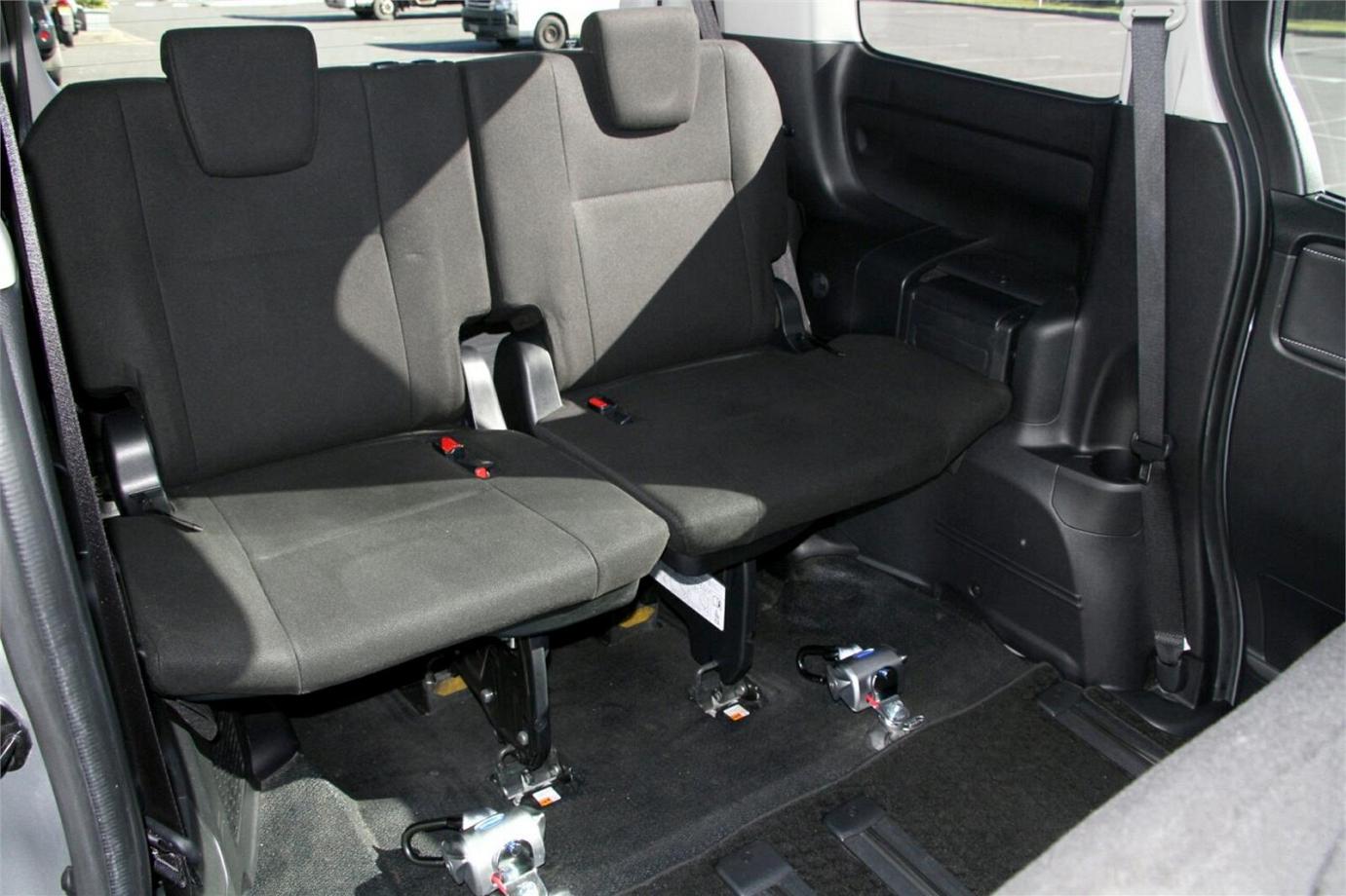 2017 Toyota Esquire Xi (welcab)-3 2017 Toyota Esquire Xi (welcab)-3