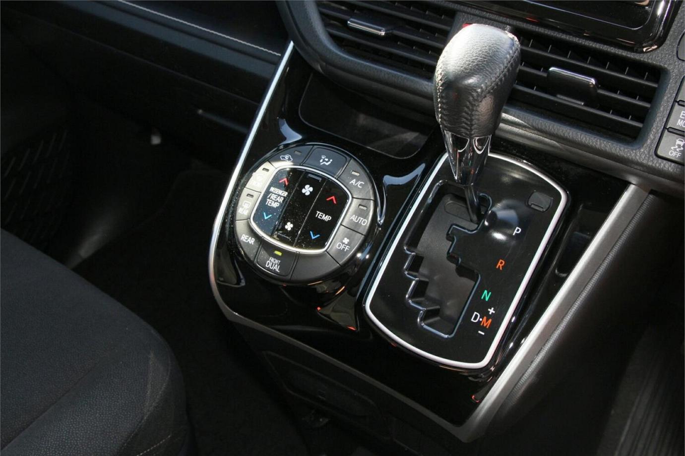 2017 Toyota Esquire Xi (welcab)-7 2017 Toyota Esquire Xi (welcab)-7