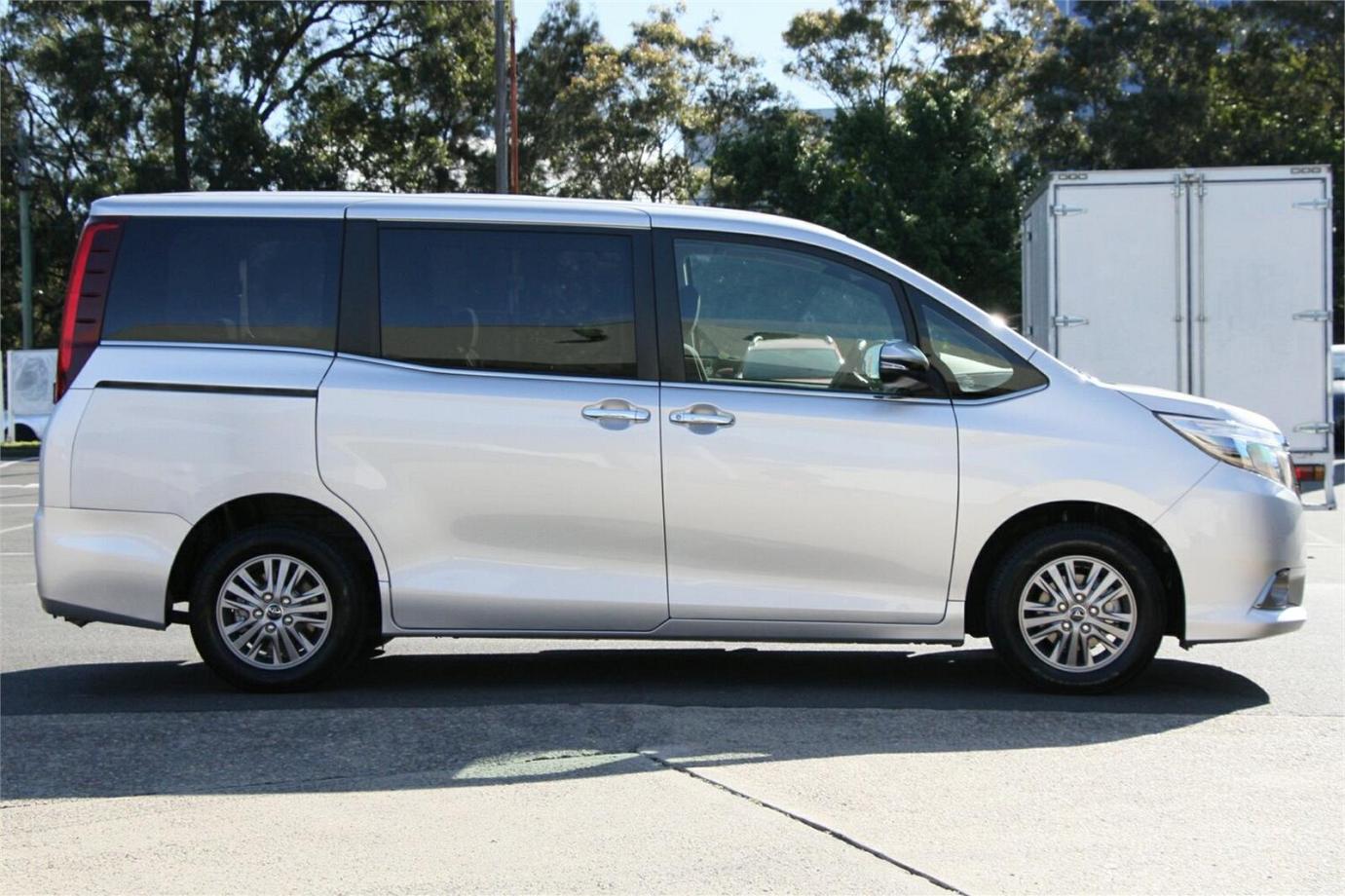 2017 Toyota Esquire Xi (welcab)-3 2017 Toyota Esquire Xi (welcab)-3