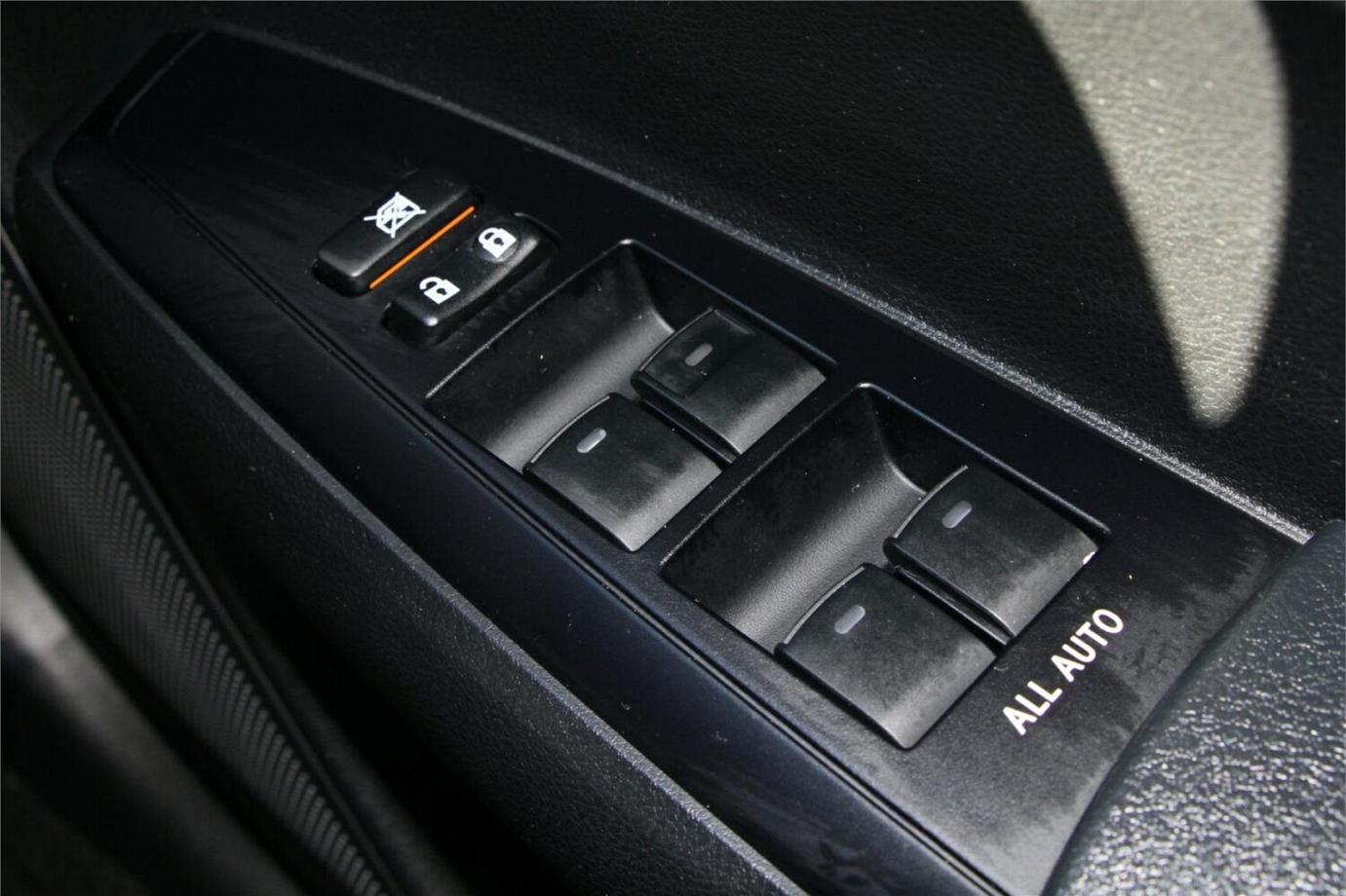 2018 Toyota Corolla Axio (hybrid)-12