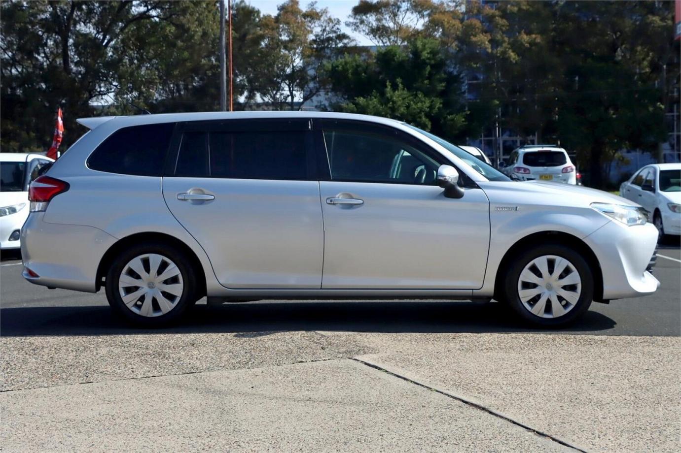 2015 Toyota Corolla Fielder Ex (hybrid)-2