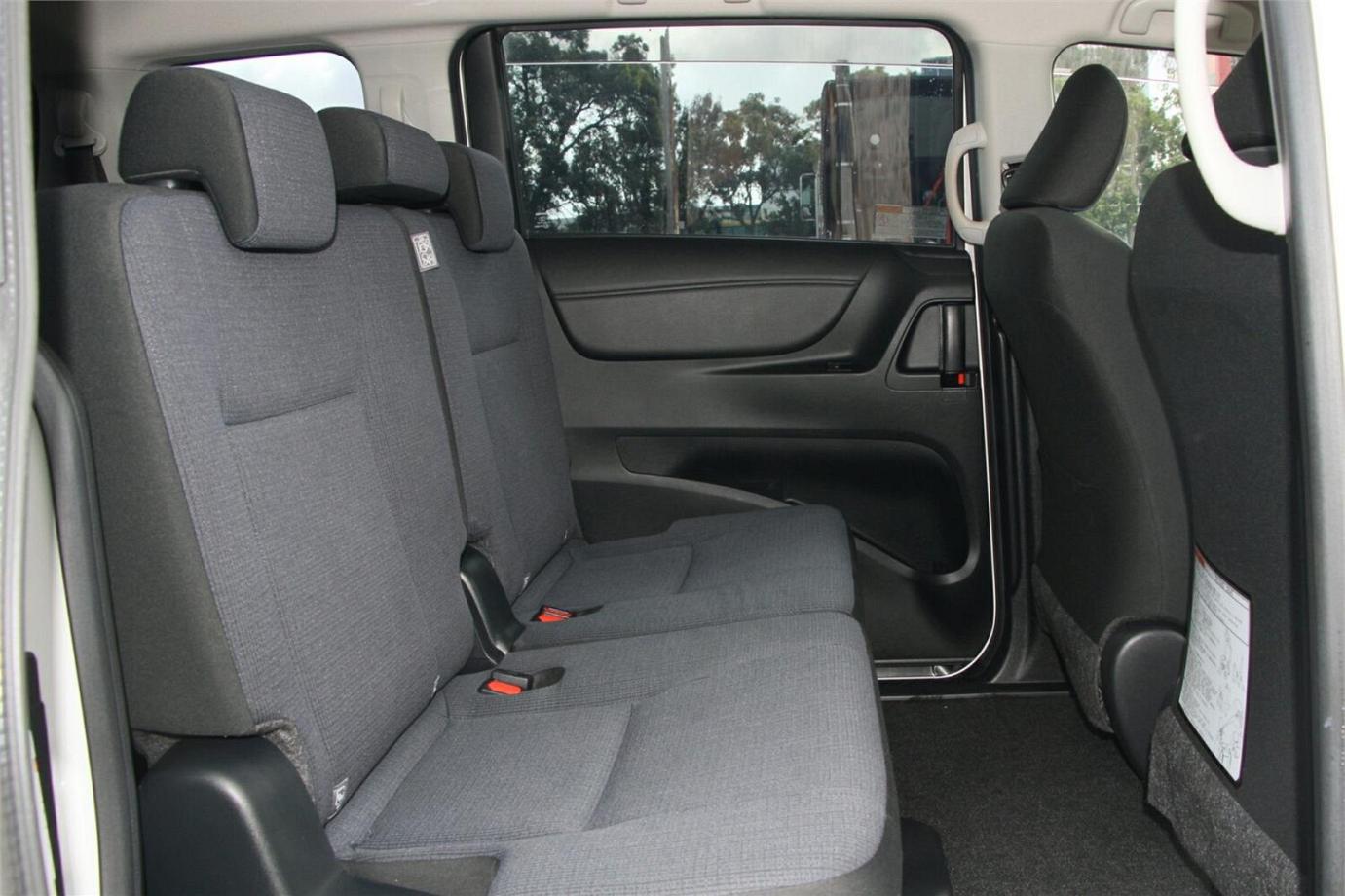 2016 Toyota Sienta G (hybrid)-2
