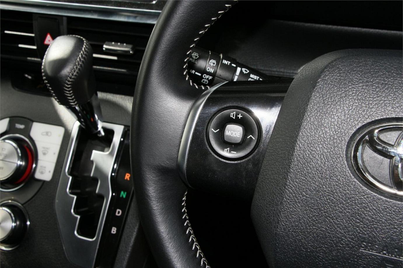 2016 Toyota Sienta G (hybrid)-9