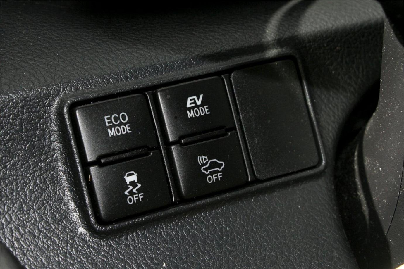 2016 Toyota Sienta G (hybrid)-13