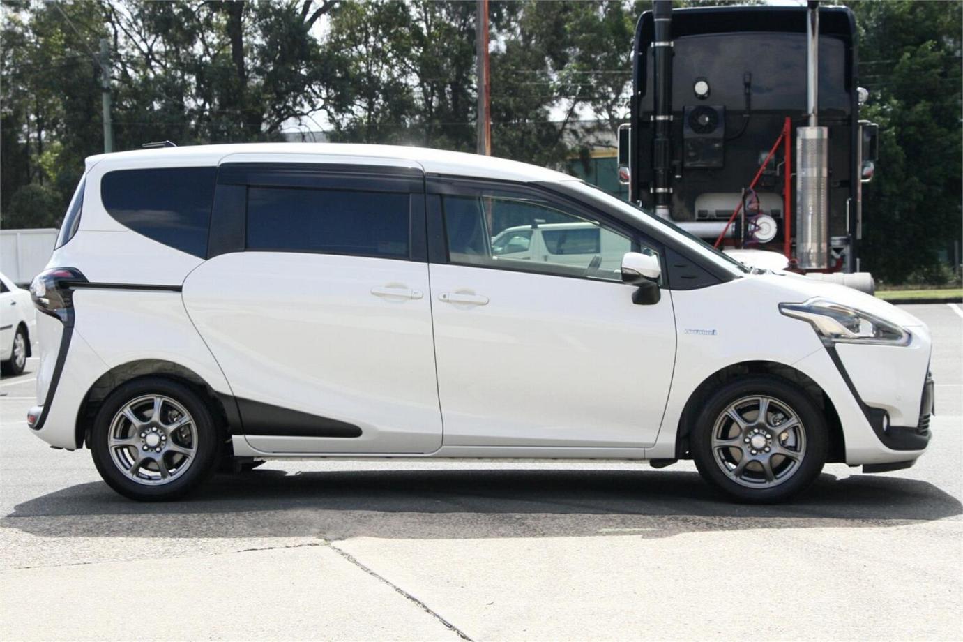 2016 Toyota Sienta G (hybrid)-14