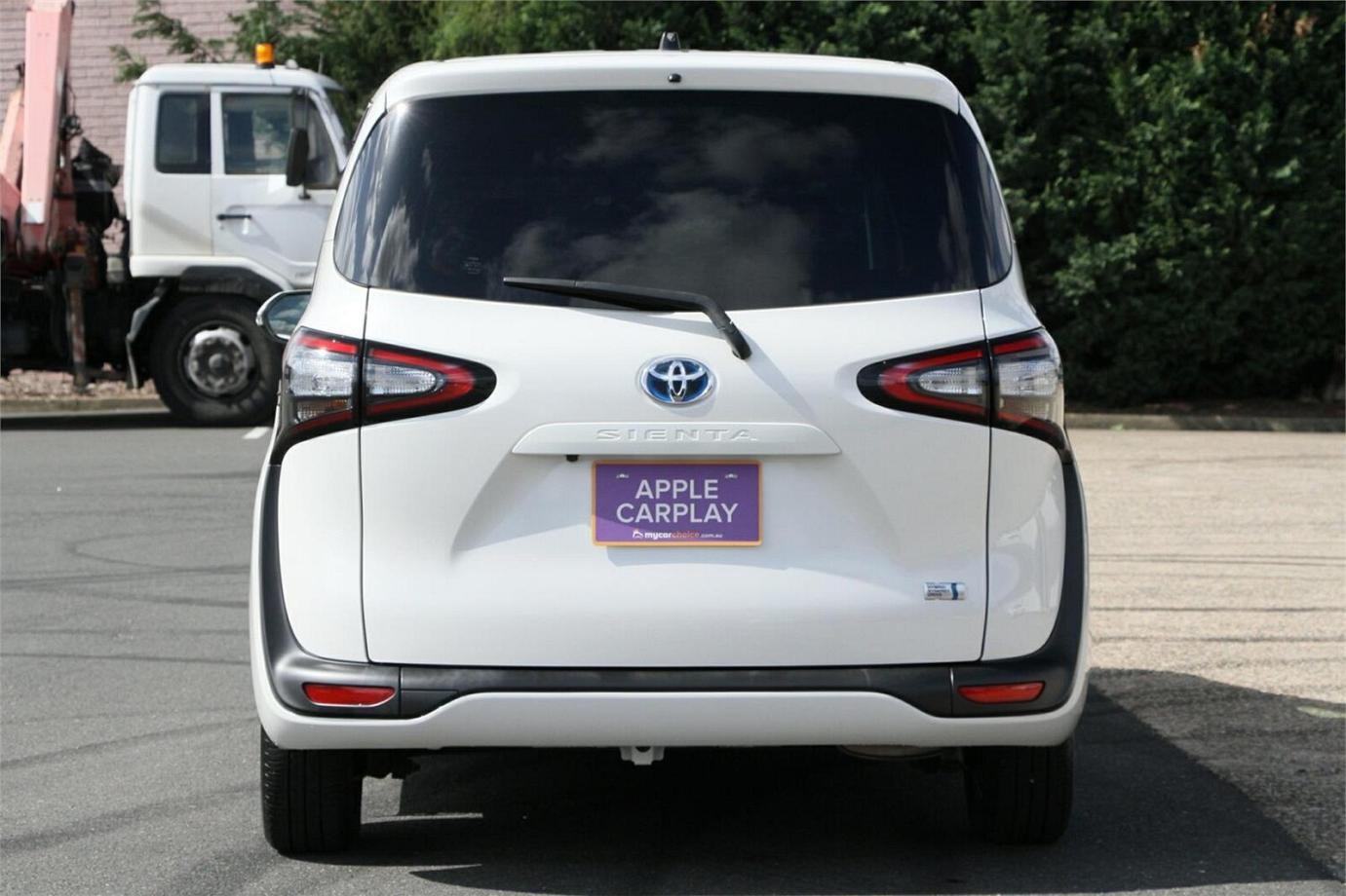 2016 Toyota Sienta G (hybrid)-16
