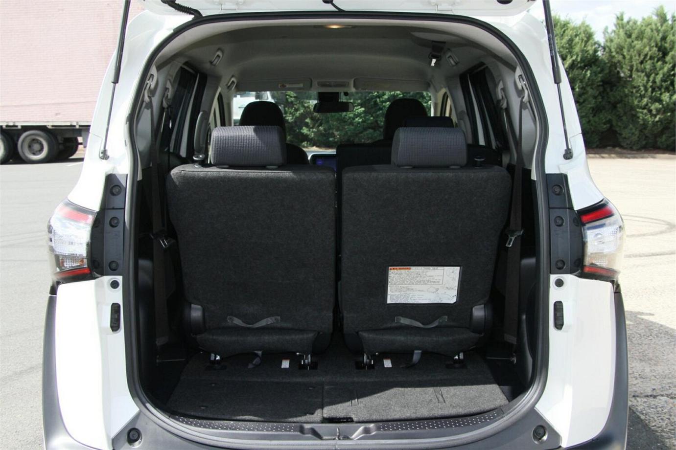 2016 Toyota Sienta G (hybrid)-17