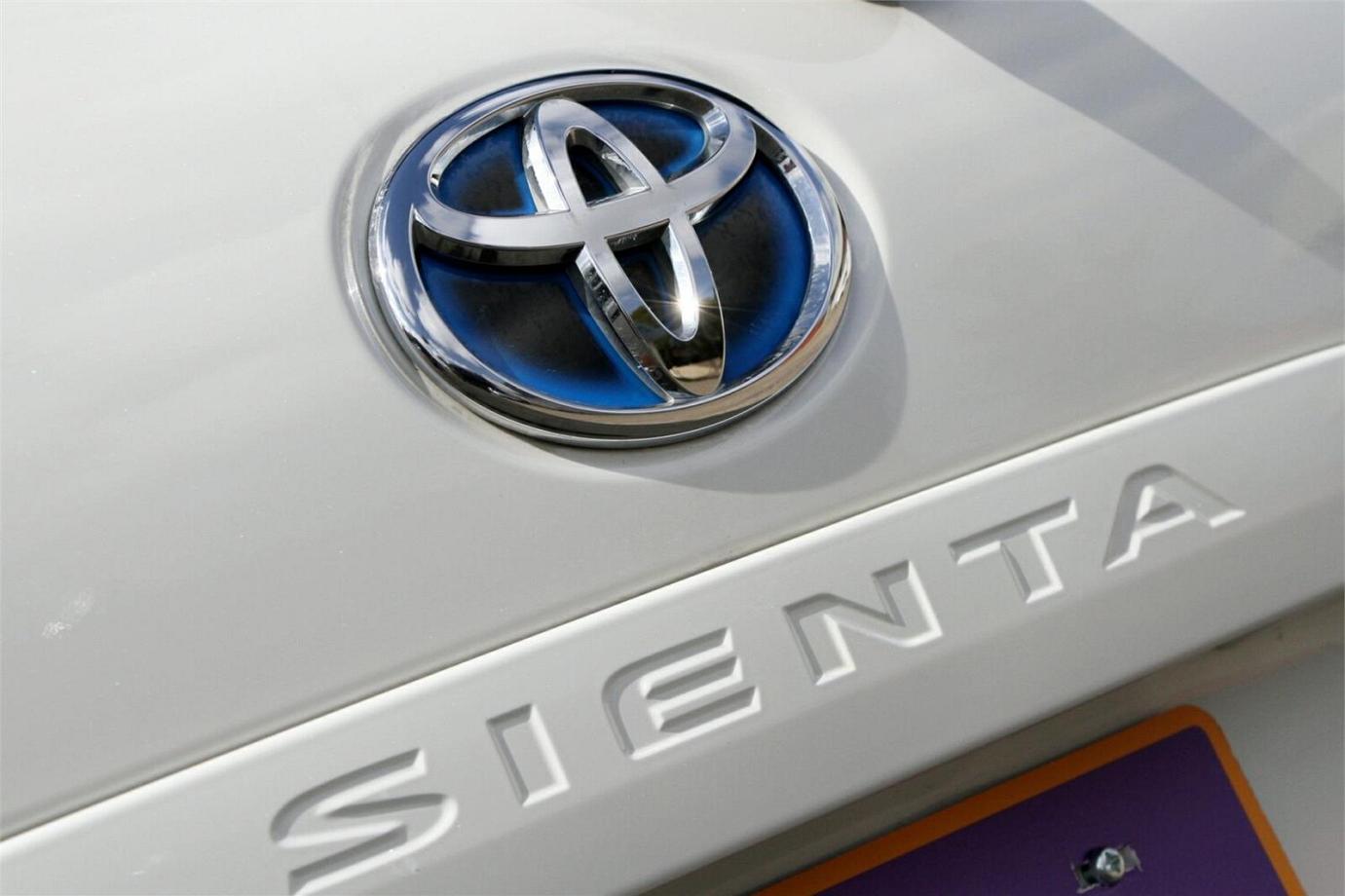 2016 Toyota Sienta G (hybrid)-19