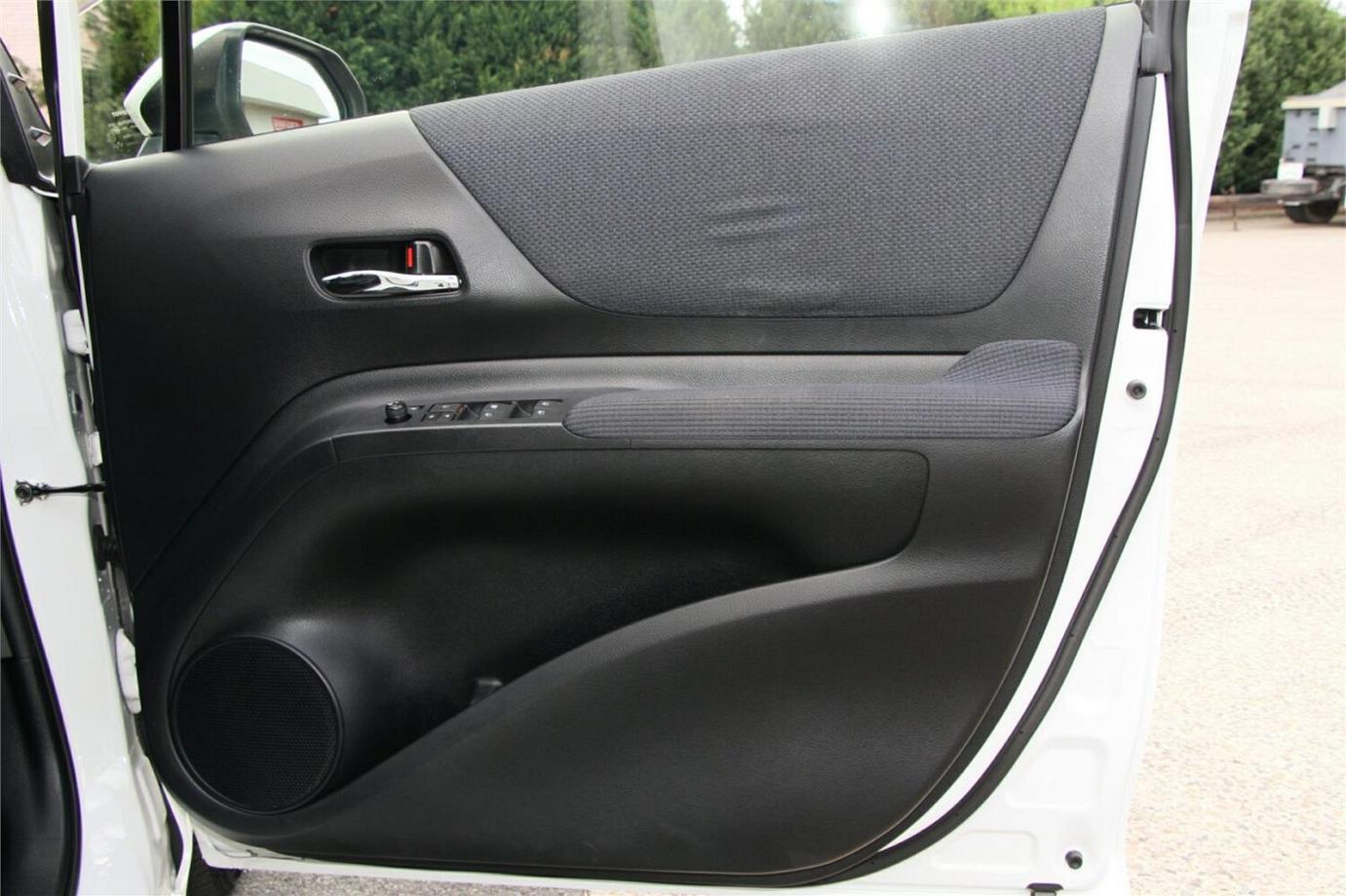 2016 Toyota Sienta G (hybrid)-24