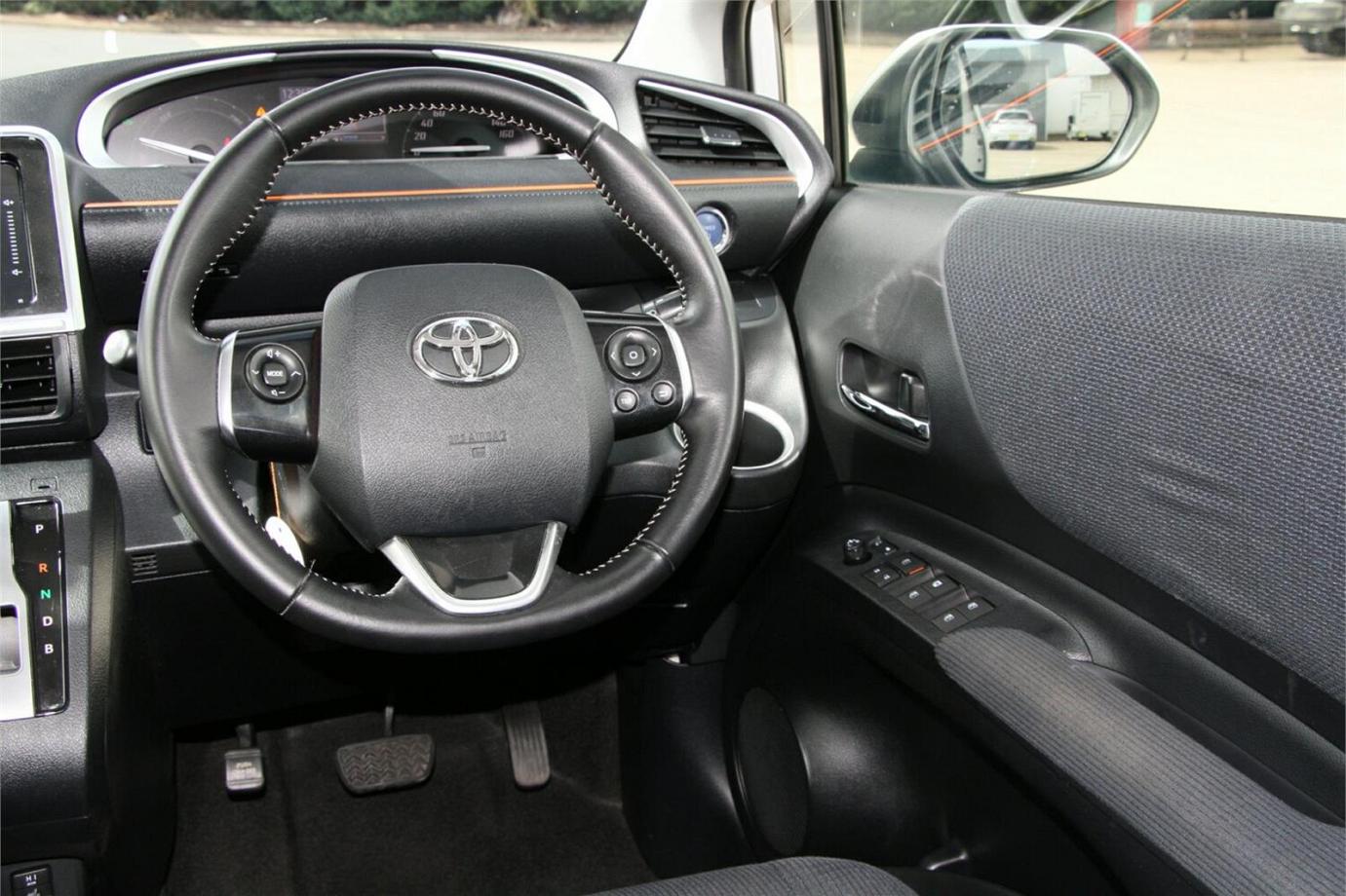 2016 Toyota Sienta G (hybrid)-26