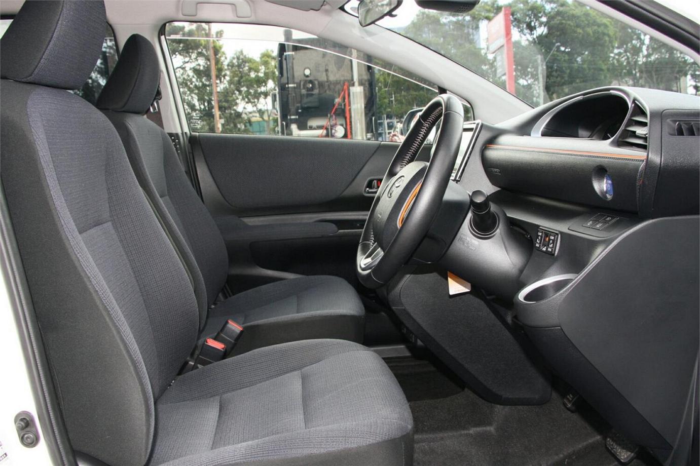 2016 Toyota Sienta G (hybrid)-27