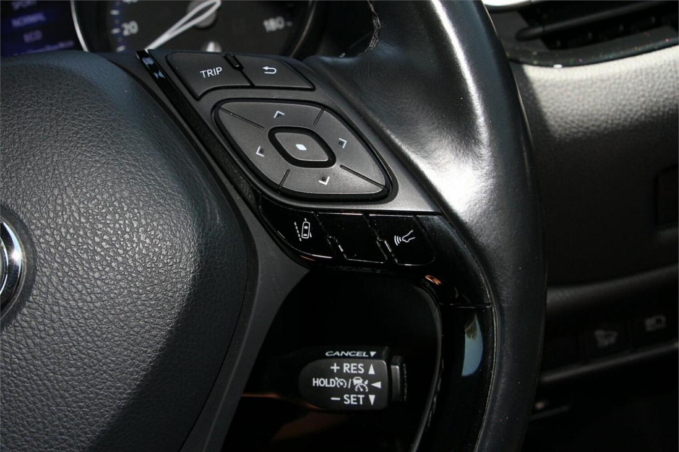 2017 TOYOTA C-HR G (HYBRID)-11