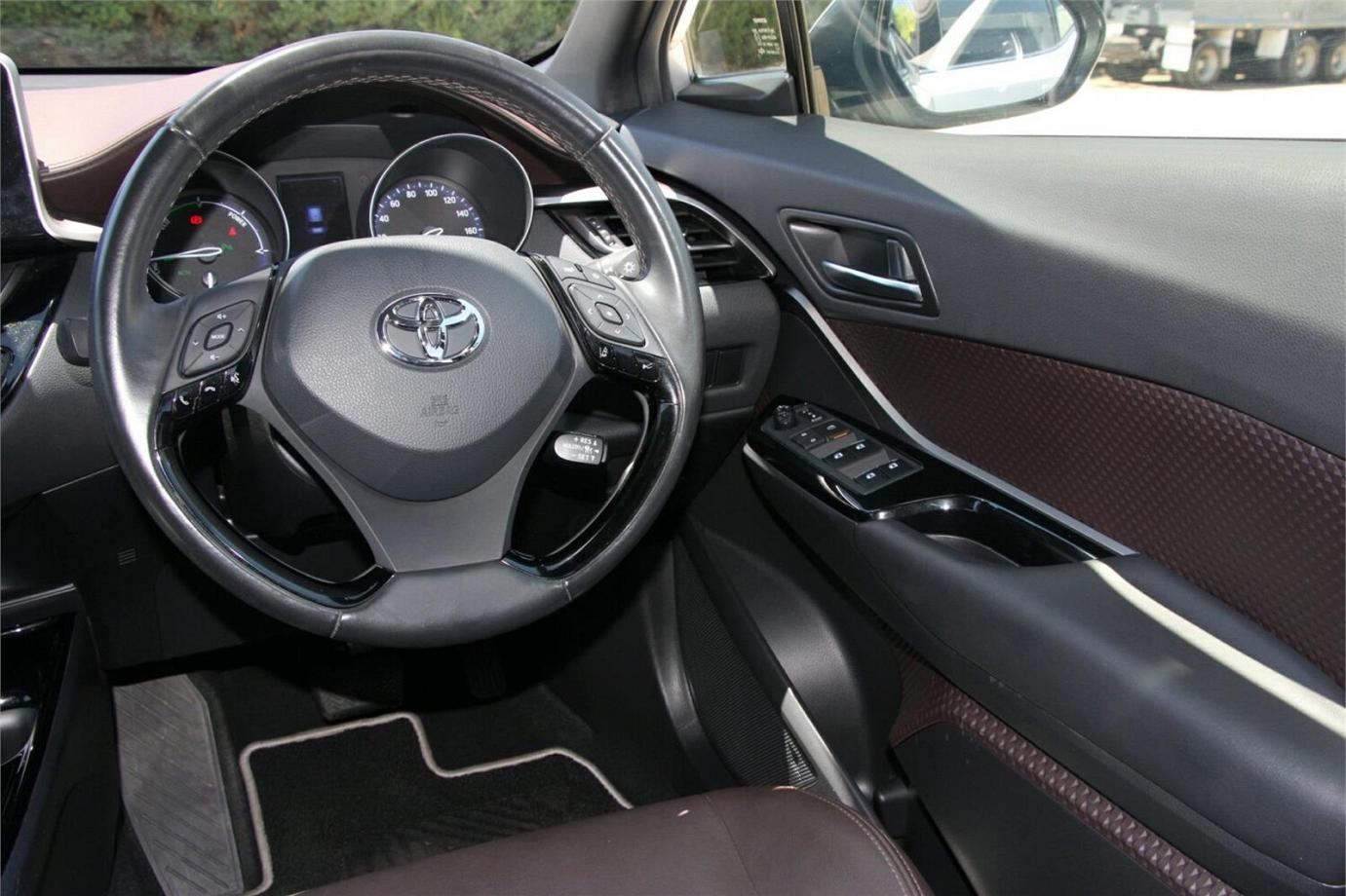 2017 TOYOTA C-HR G (HYBRID)-28