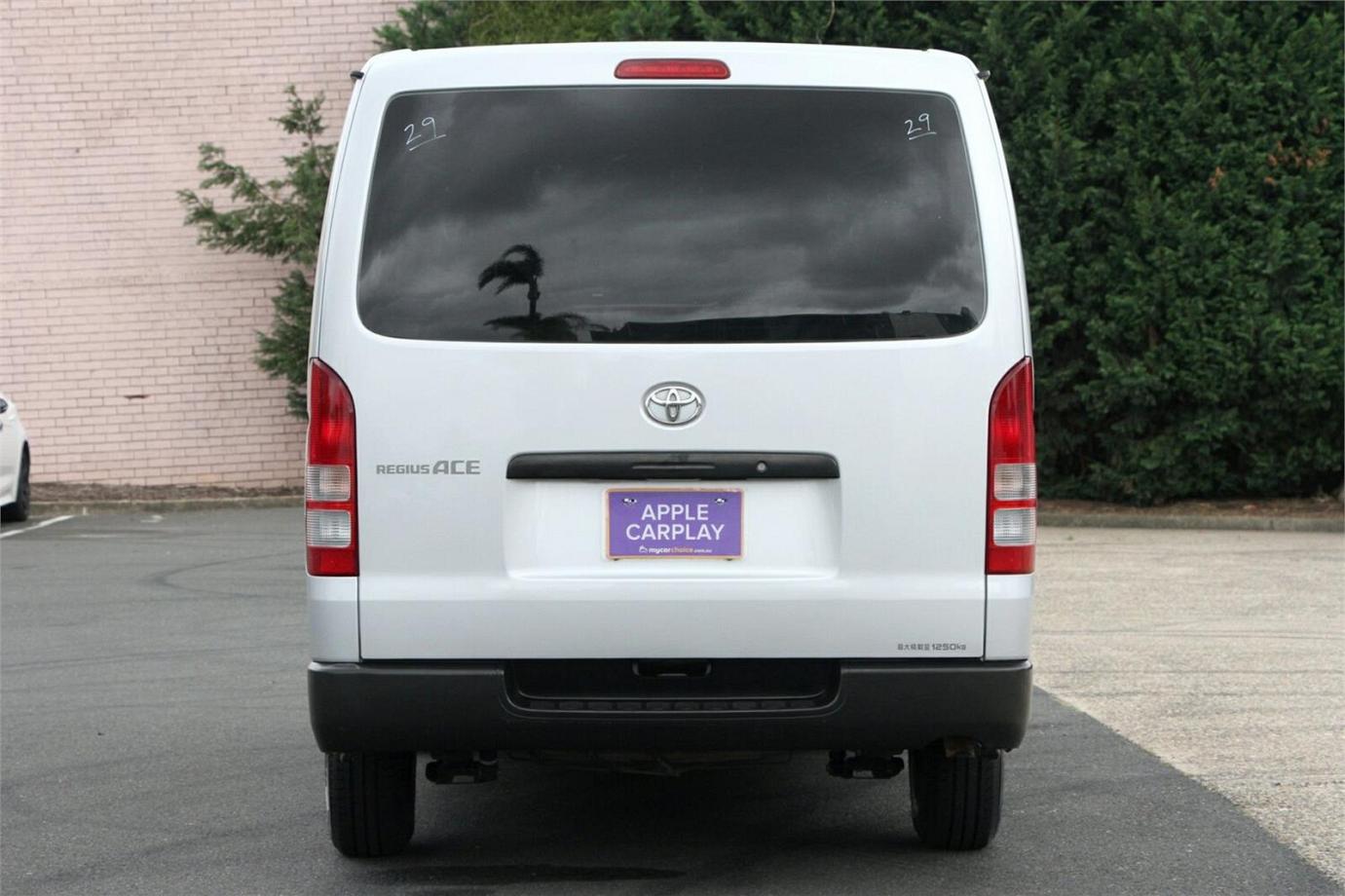 2017 Toyota Hiace Dx-5