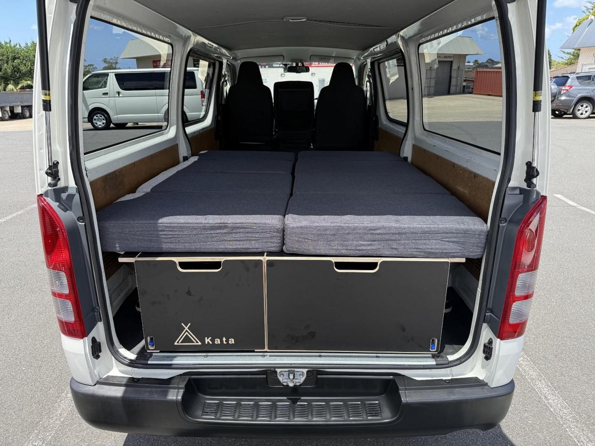2017 Toyota Hiace Dx (camper Kit)-4