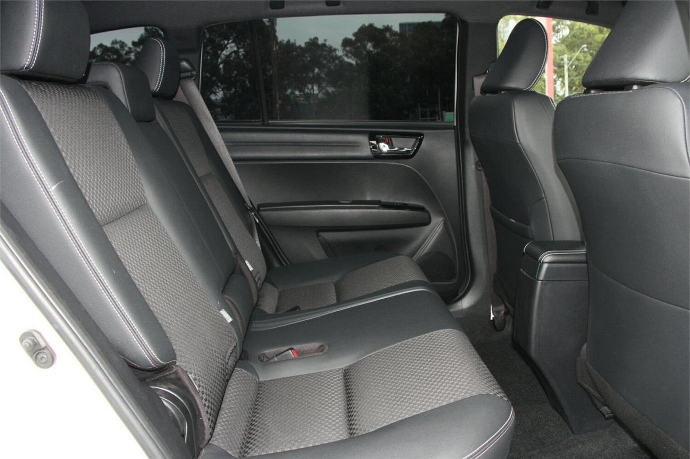 2015 Toyota Corolla Fielder Wxb (hybrid)-3