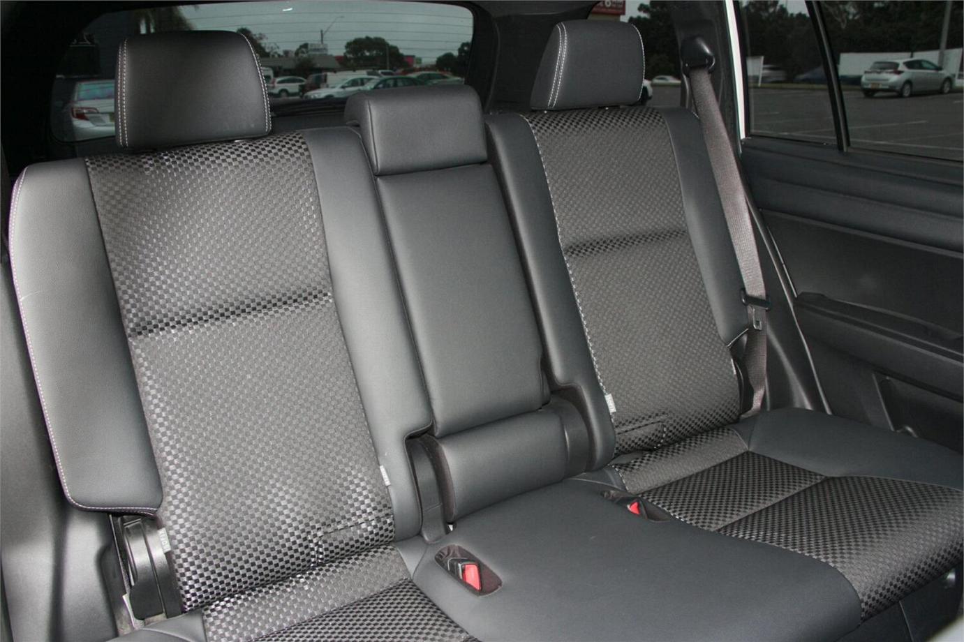 2015 Toyota Corolla Fielder Wxb (hybrid)-4