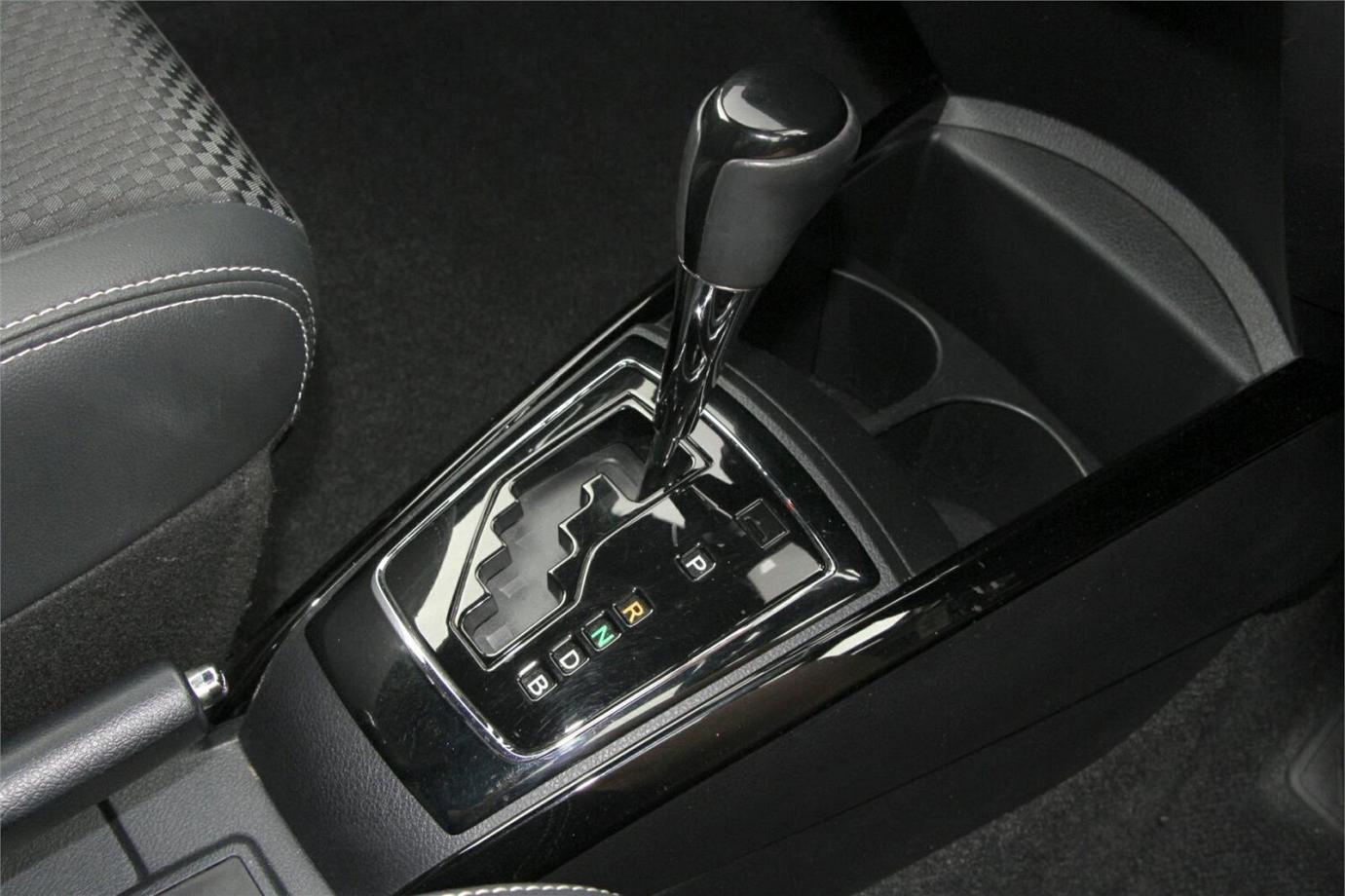 2015 Toyota Corolla Fielder Wxb (hybrid)-6