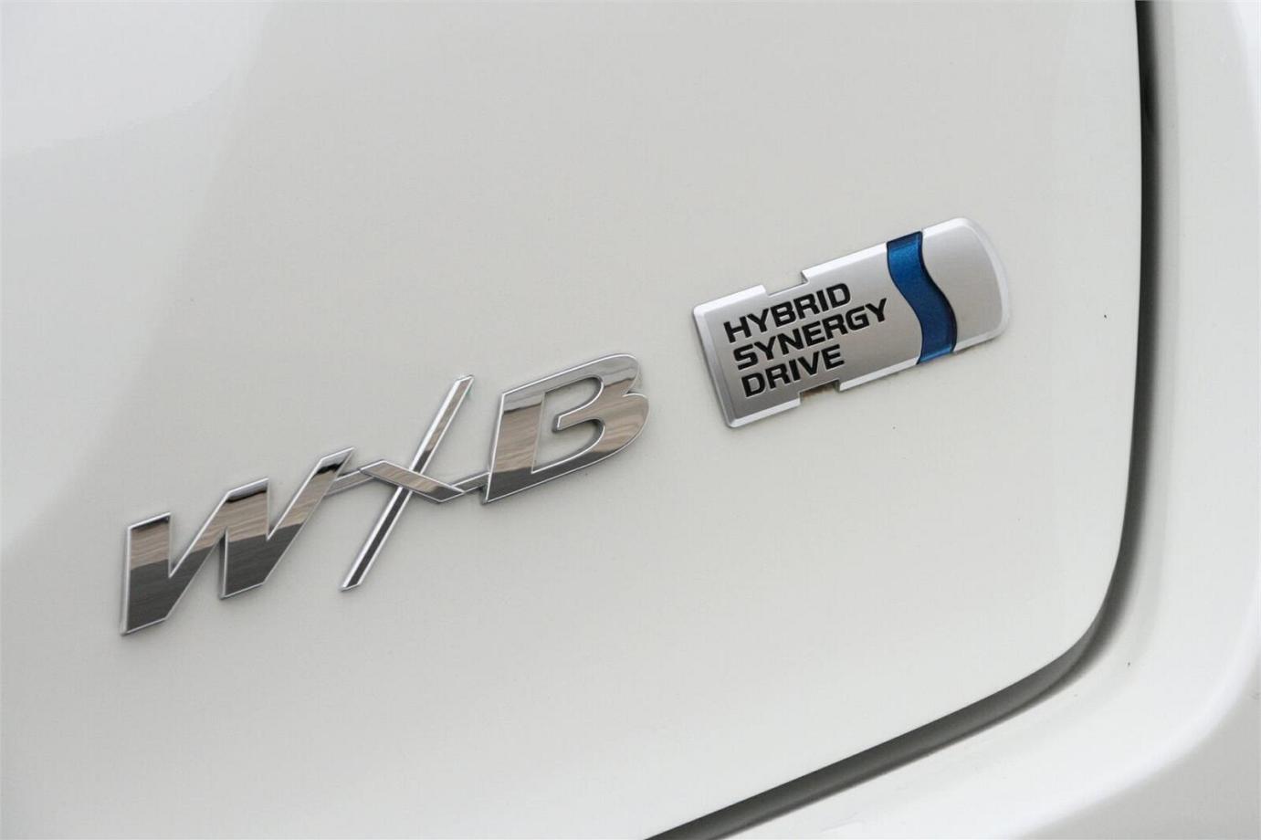 2015 Toyota Corolla Fielder Wxb (hybrid)-18