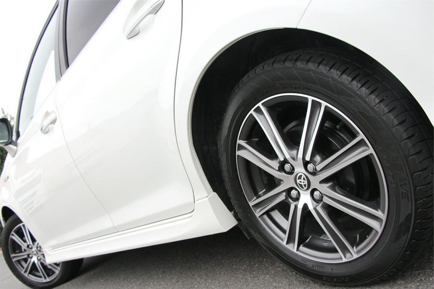 2015 Toyota Corolla Fielder Wxb (hybrid)-23