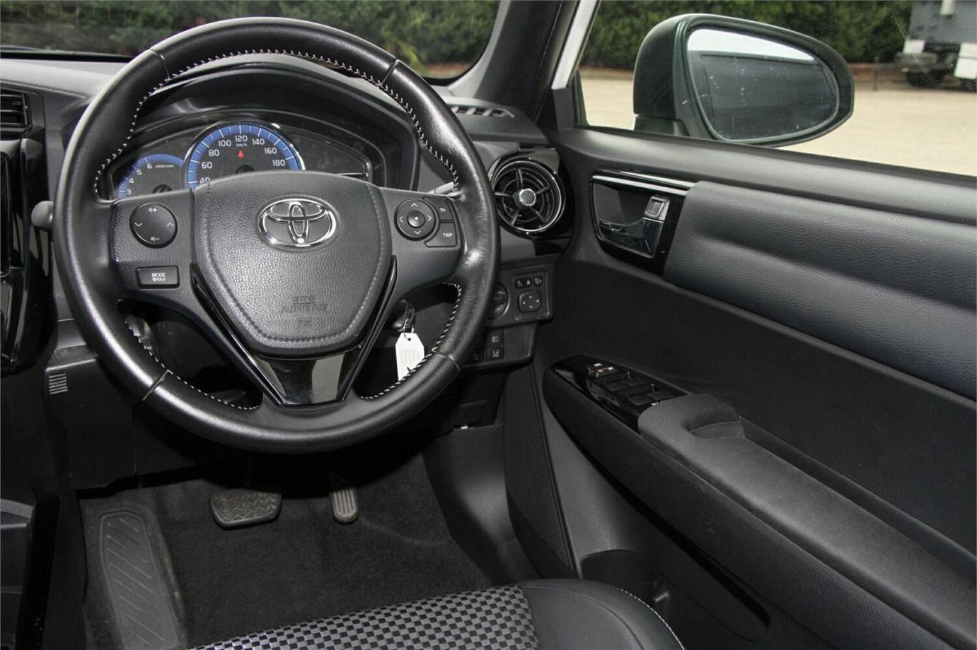2015 Toyota Corolla Fielder Wxb (hybrid)-26