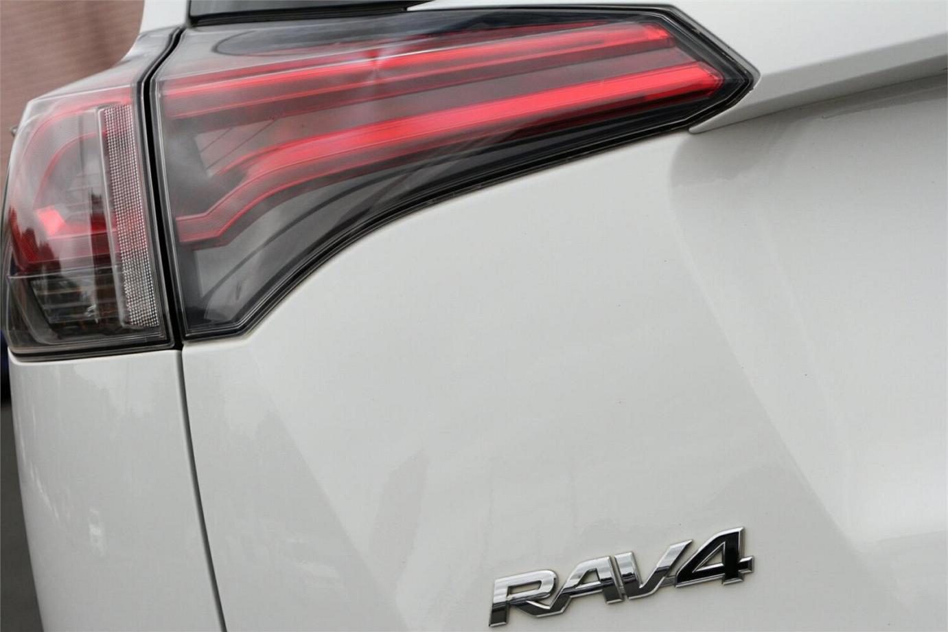2018 TOYOTA RAV4 GX-17