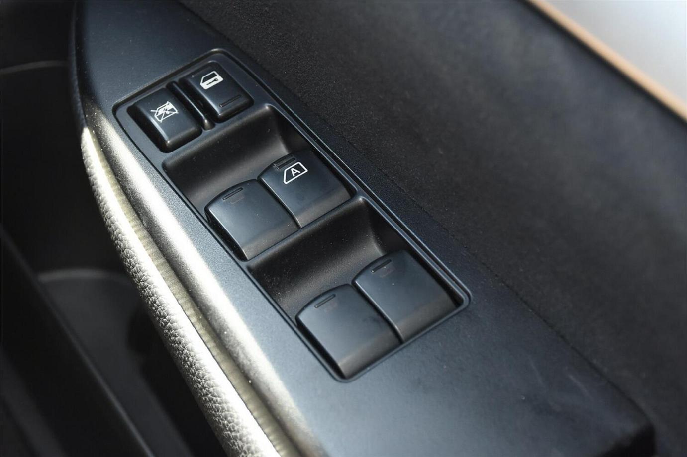 2012 Subaru Outback 2.5i-11