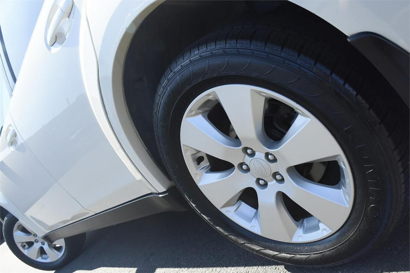 2012 Subaru Outback 2.5i-21