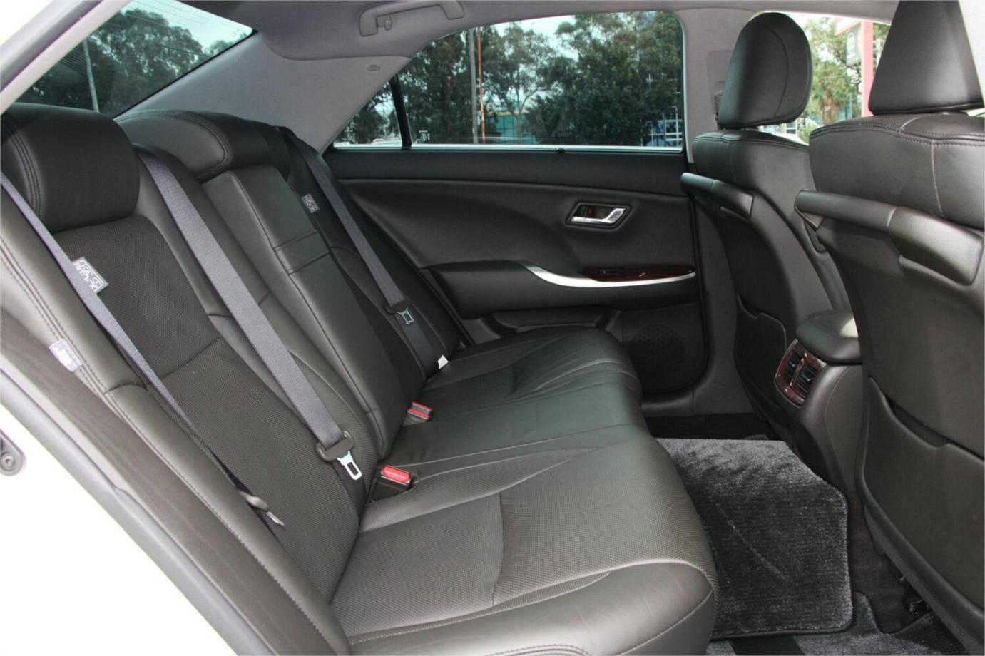 2010 Toyota Crown G (hybrid)-2
