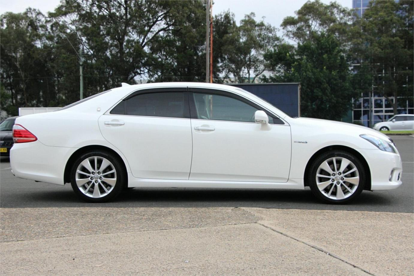 2010 Toyota Crown G (hybrid)-13