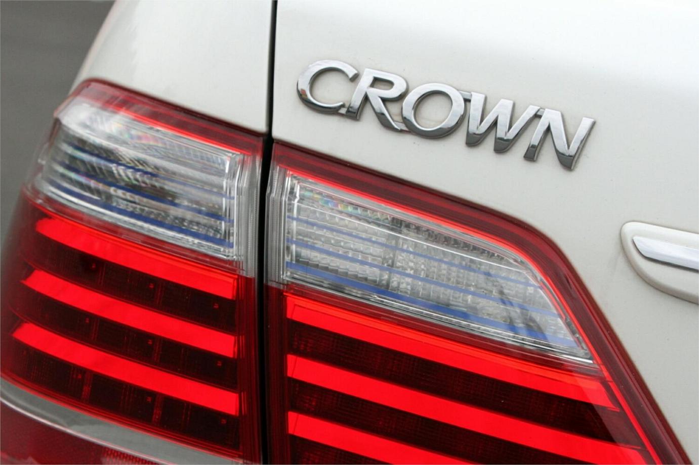 2010 Toyota Crown G (hybrid)-18