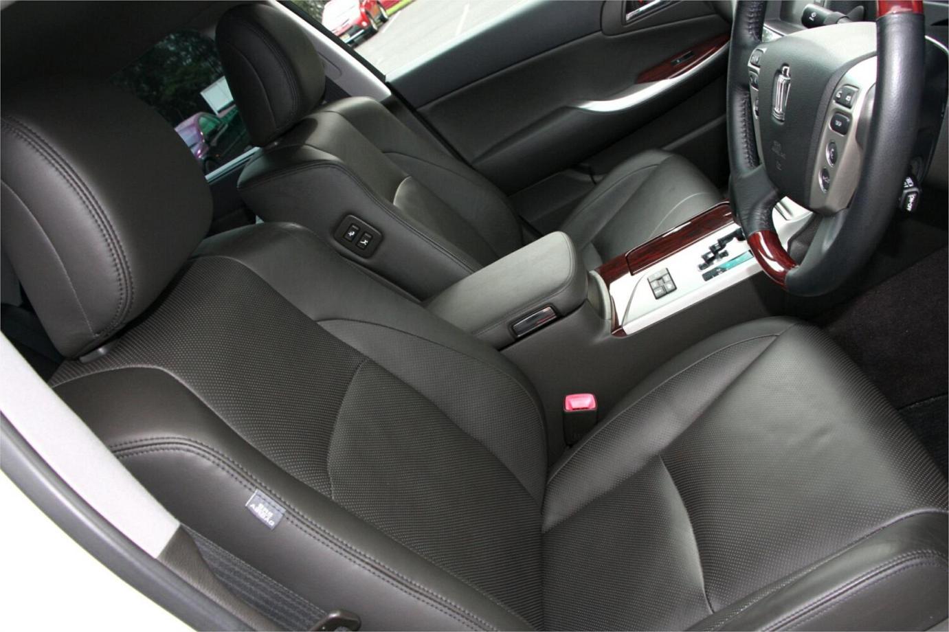 2010 Toyota Crown G (hybrid)-26