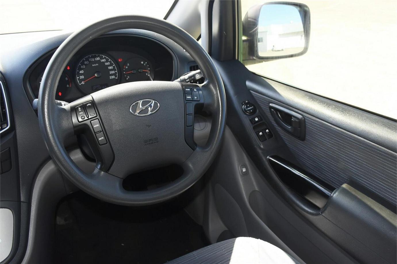 2017 Hyundai Iload-23