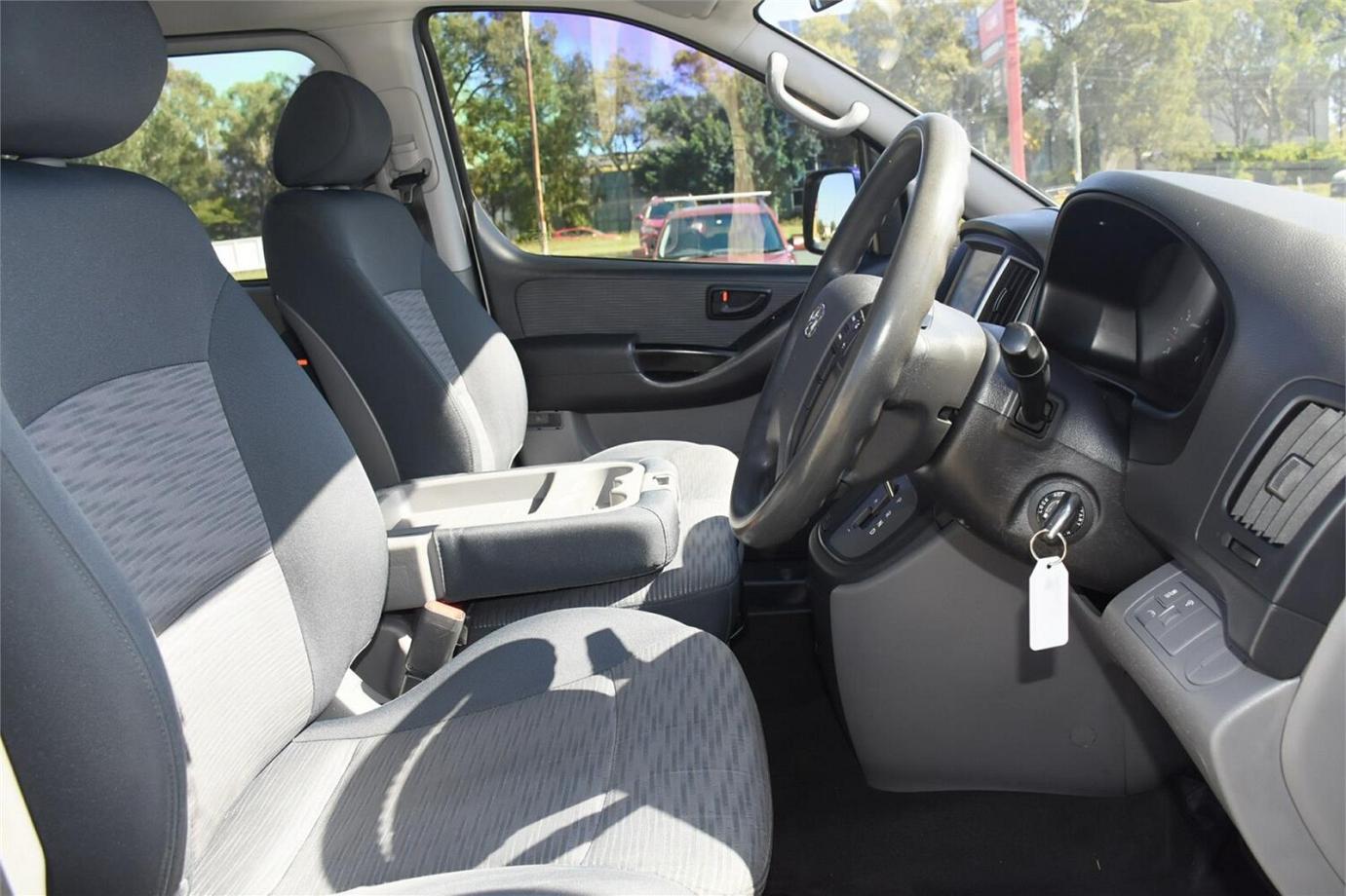 2017 Hyundai Iload-25