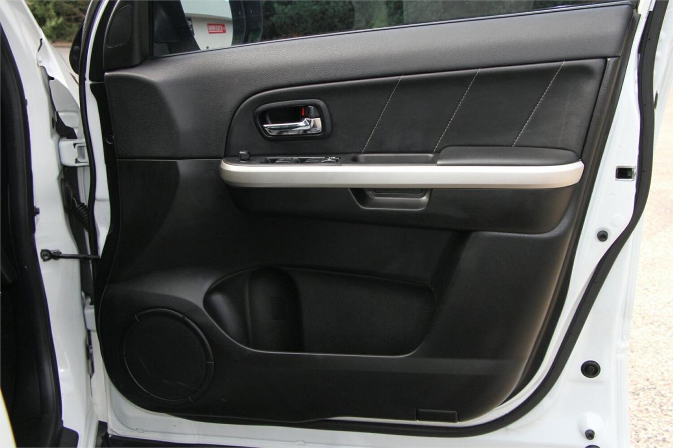 2016 Suzuki Grand Vitara Navigator-21