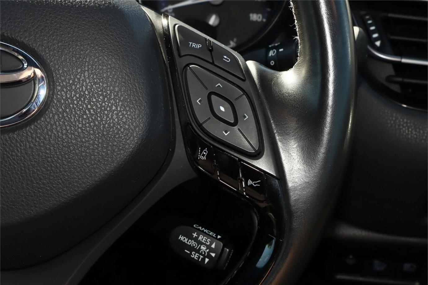 2017 TOYOTA C-HR G (HYBRID)-8