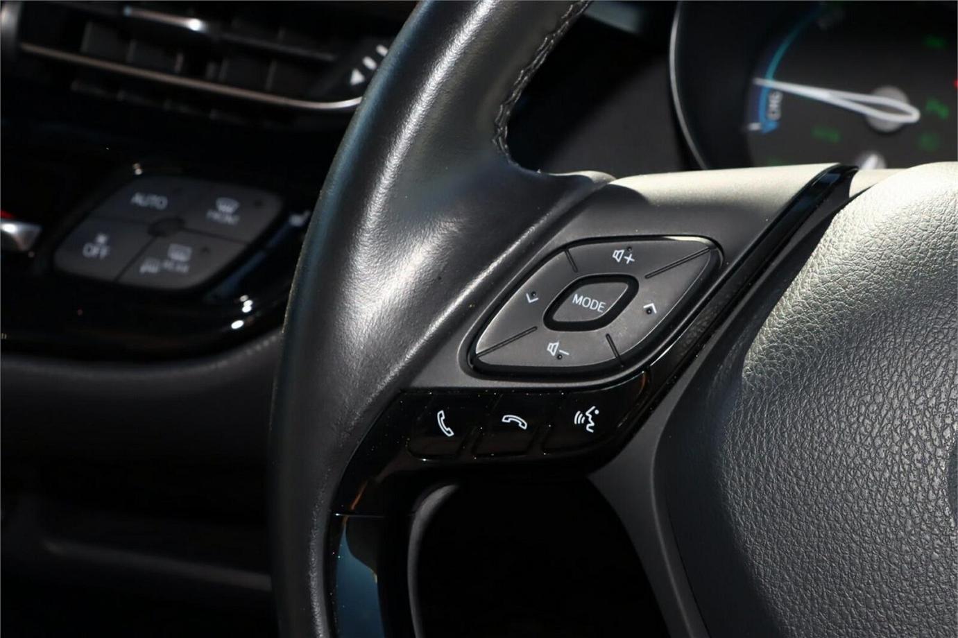 2017 TOYOTA C-HR G (HYBRID)-9