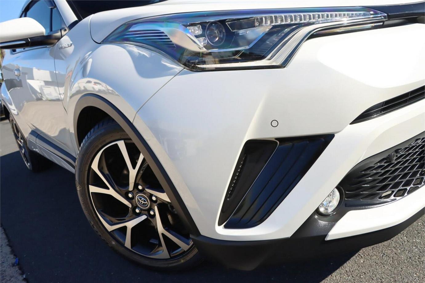 2017 TOYOTA C-HR G (HYBRID)-8