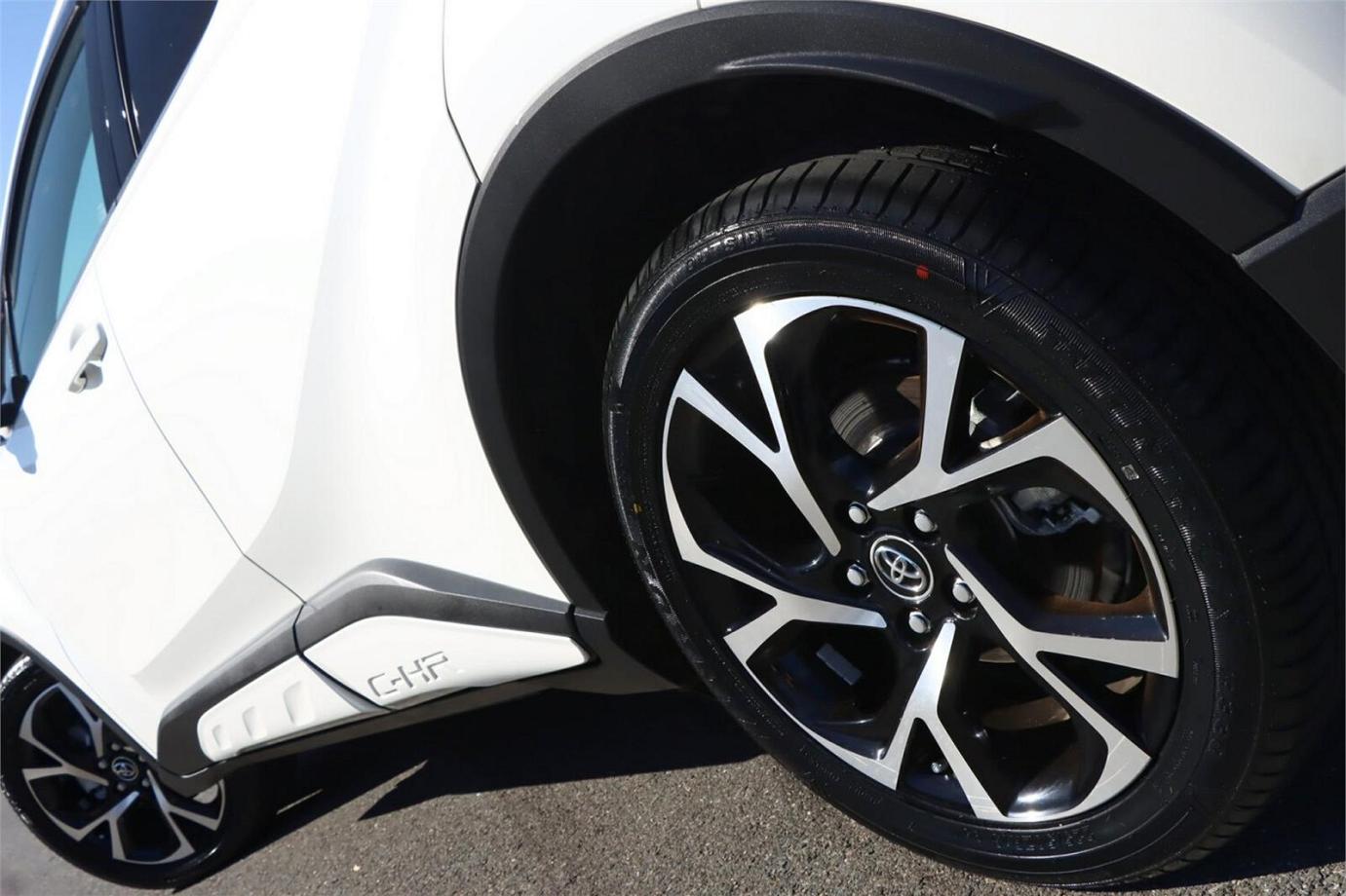 2017 TOYOTA C-HR G (HYBRID)-10