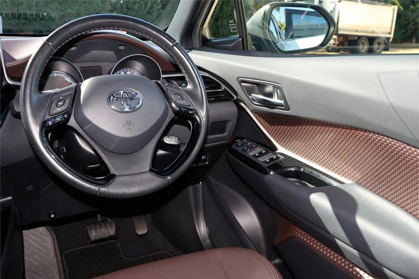 2017 TOYOTA C-HR G (HYBRID)-16