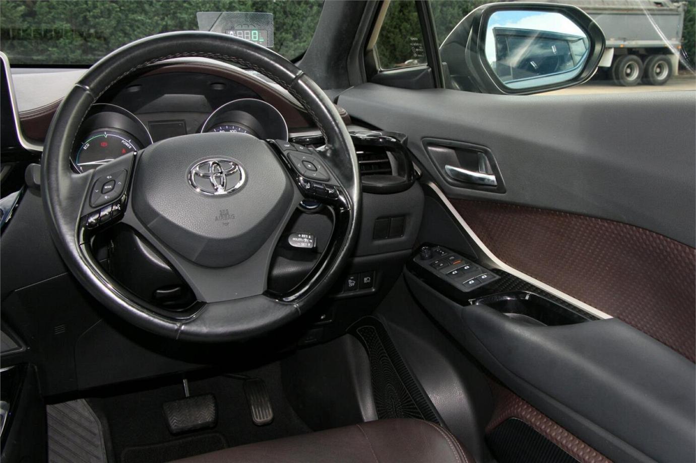 2017 TOYOTA C-HR G (HYBRID)-16