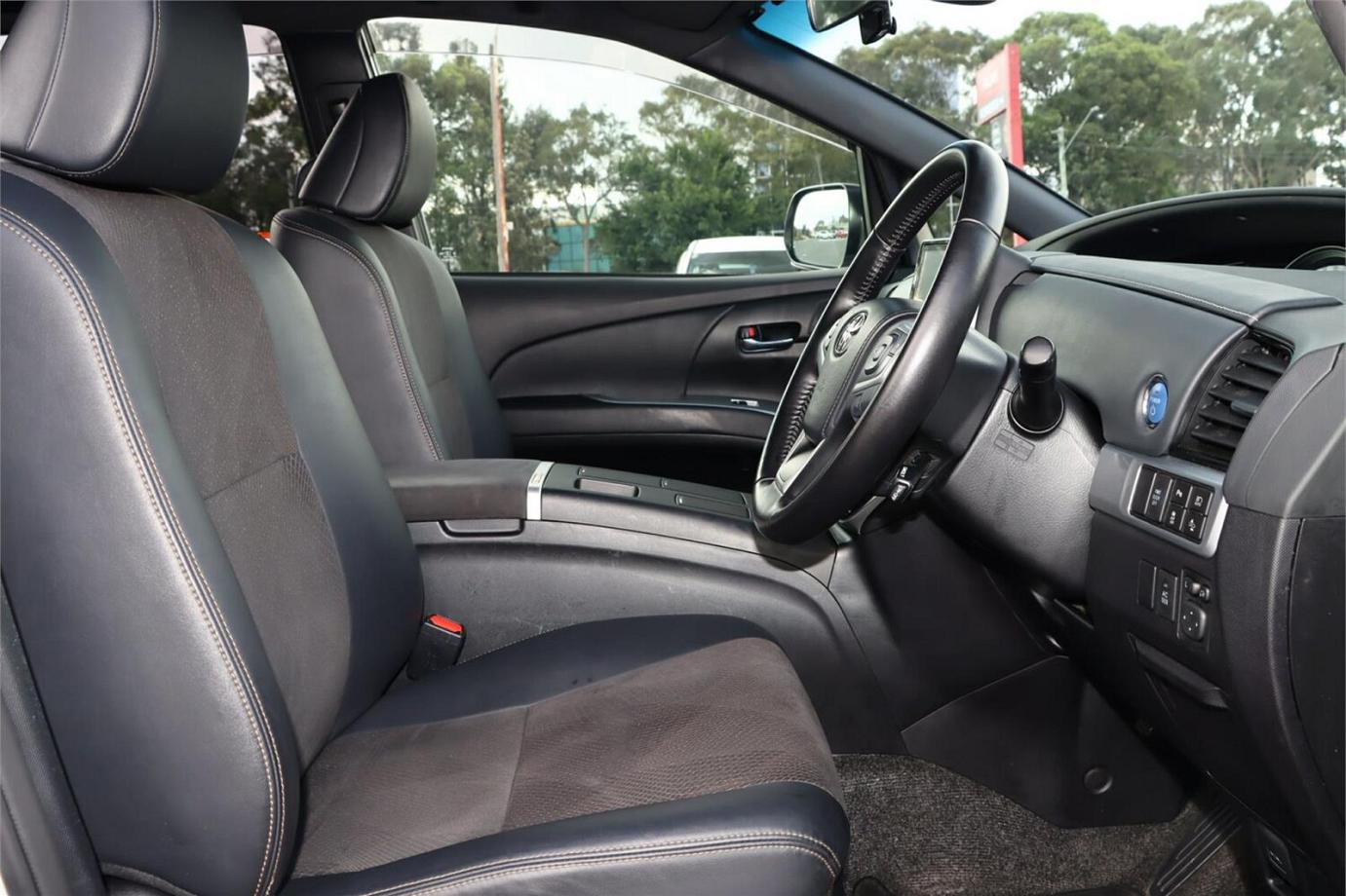 2016 Toyota Estima Aeras Premium (hybrid)-1