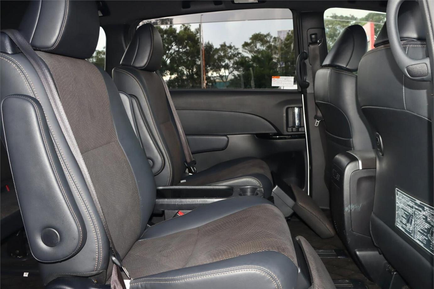 2016 Toyota Estima Aeras Premium (hybrid)-2