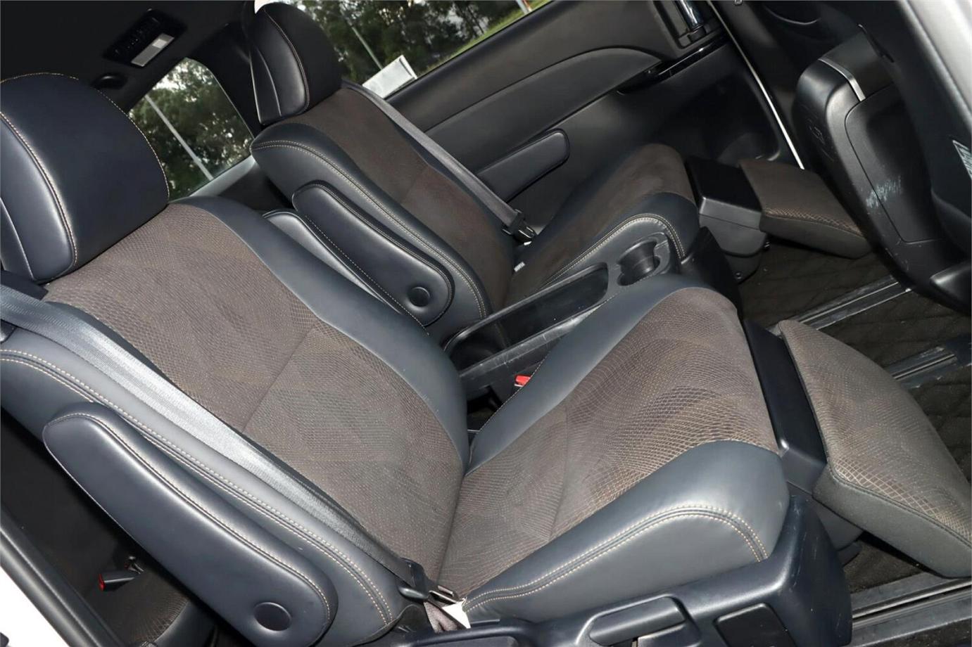 2016 Toyota Estima Aeras Premium (hybrid)-3