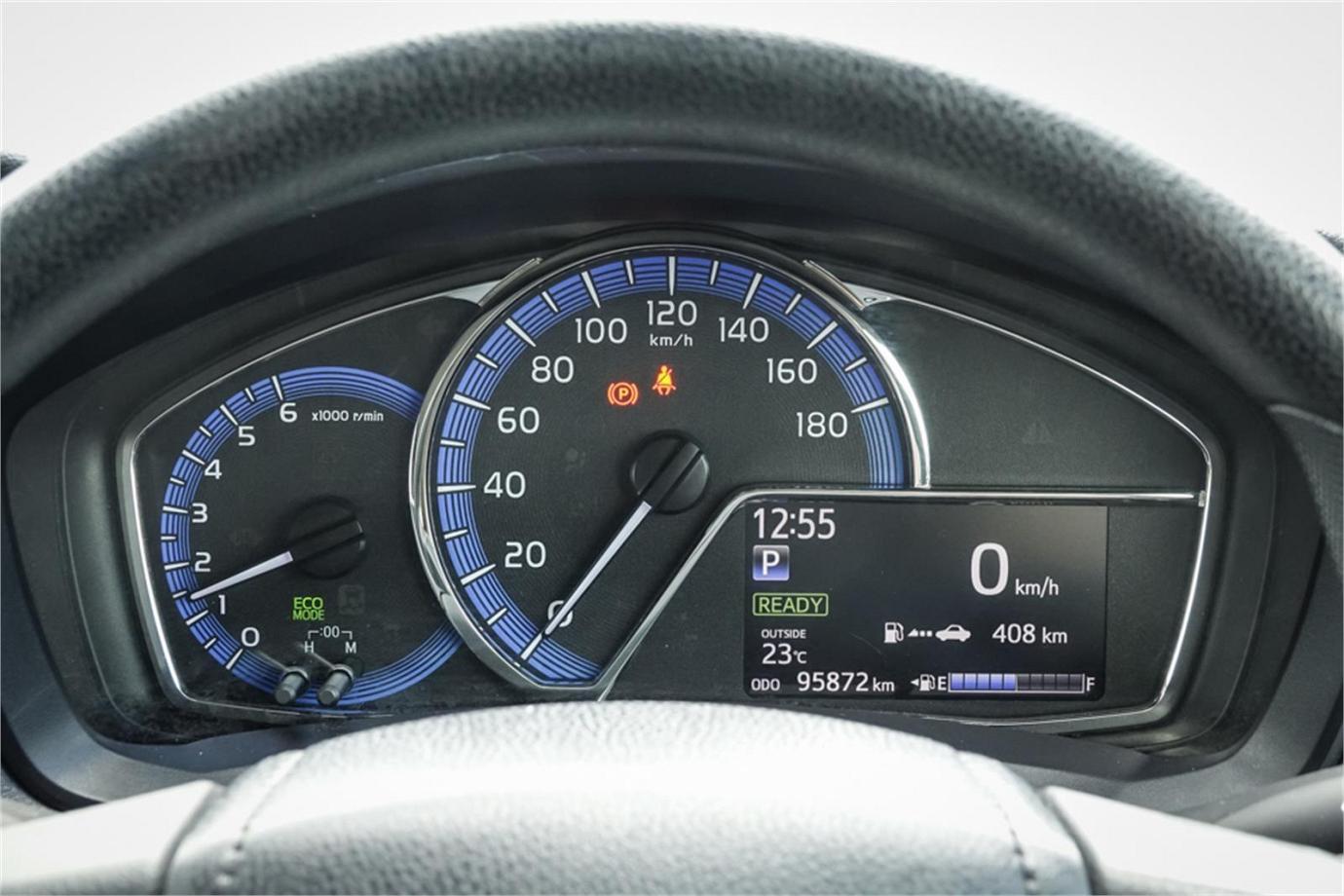 2016 Toyota Corolla Fielder Ex (hybrid)-1