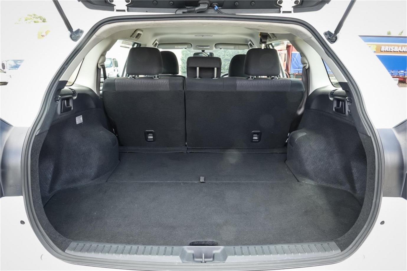 2016 Toyota Corolla Fielder Ex (hybrid)-8