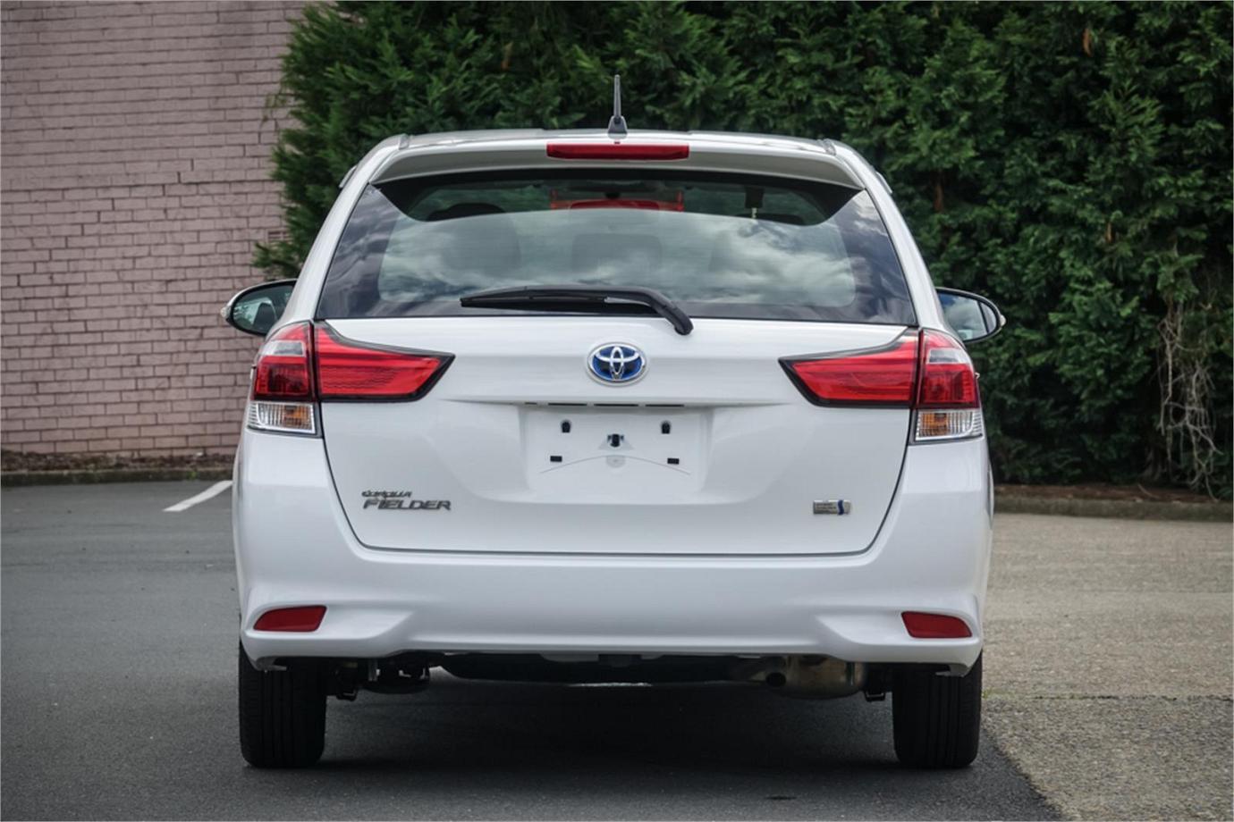 2016 Toyota Corolla Fielder Ex (hybrid)-2