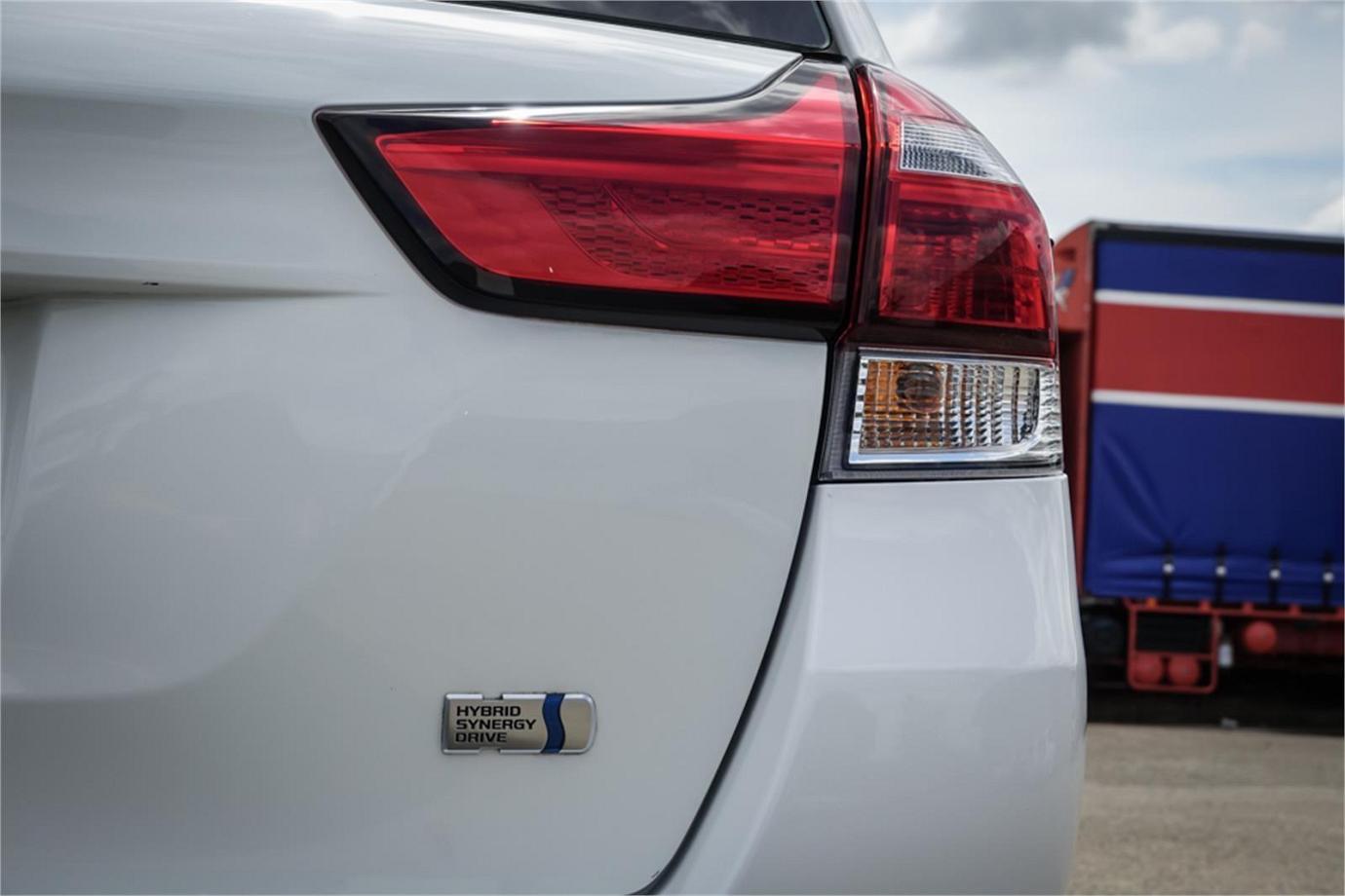 2016 Toyota Corolla Fielder Ex (hybrid)-6