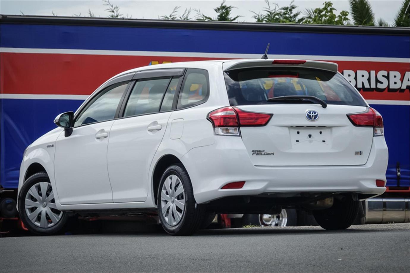 2016 Toyota Corolla Fielder Ex (hybrid)-10